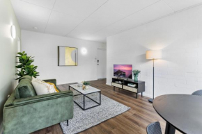 Delightful 1-Bed Apartment Steps From Royal Park